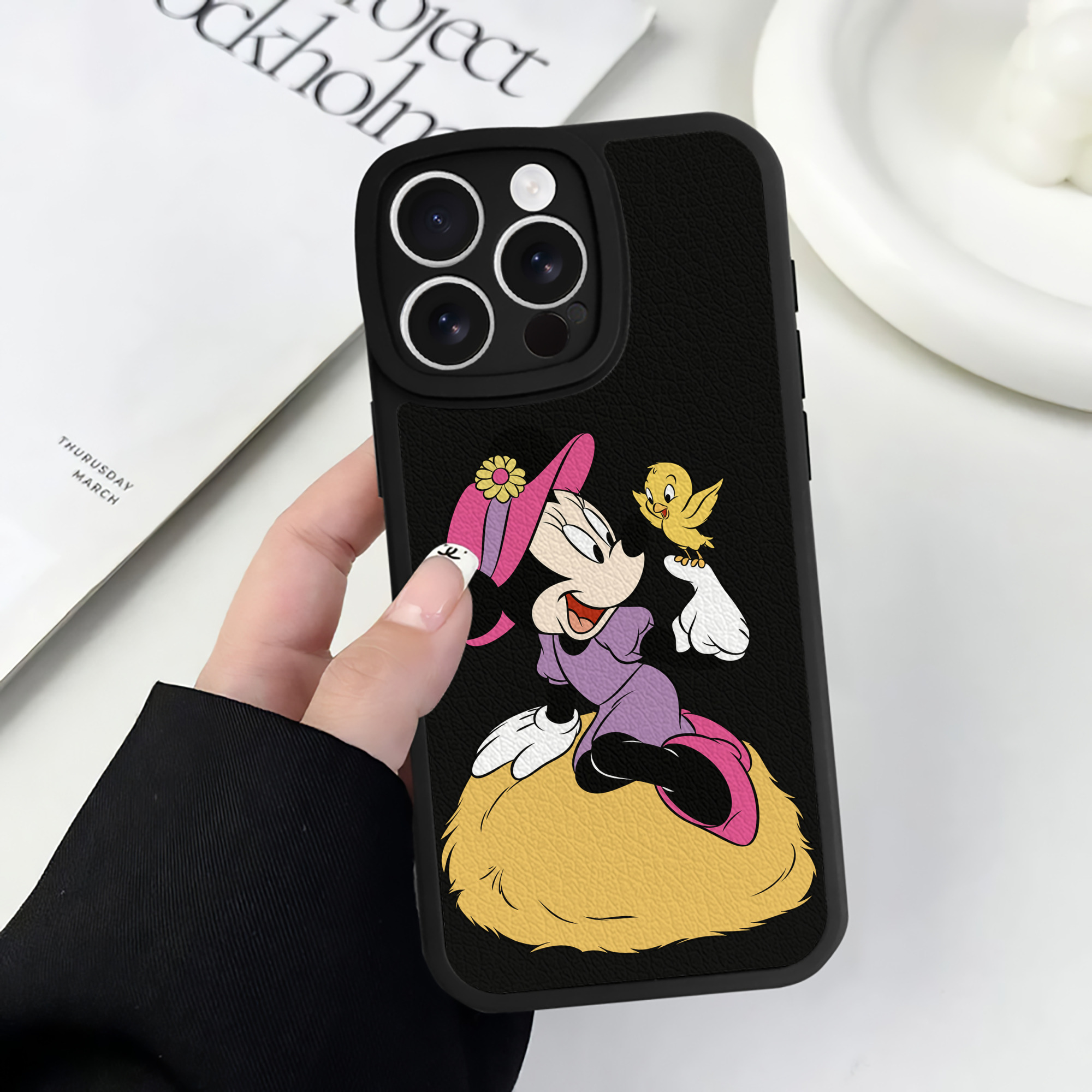 （画像用） ミッキーマウス Mickey Mouse 【iPhone 16シリーズ対応】シリコンスマホケース（レザー調） 材質：シリコン